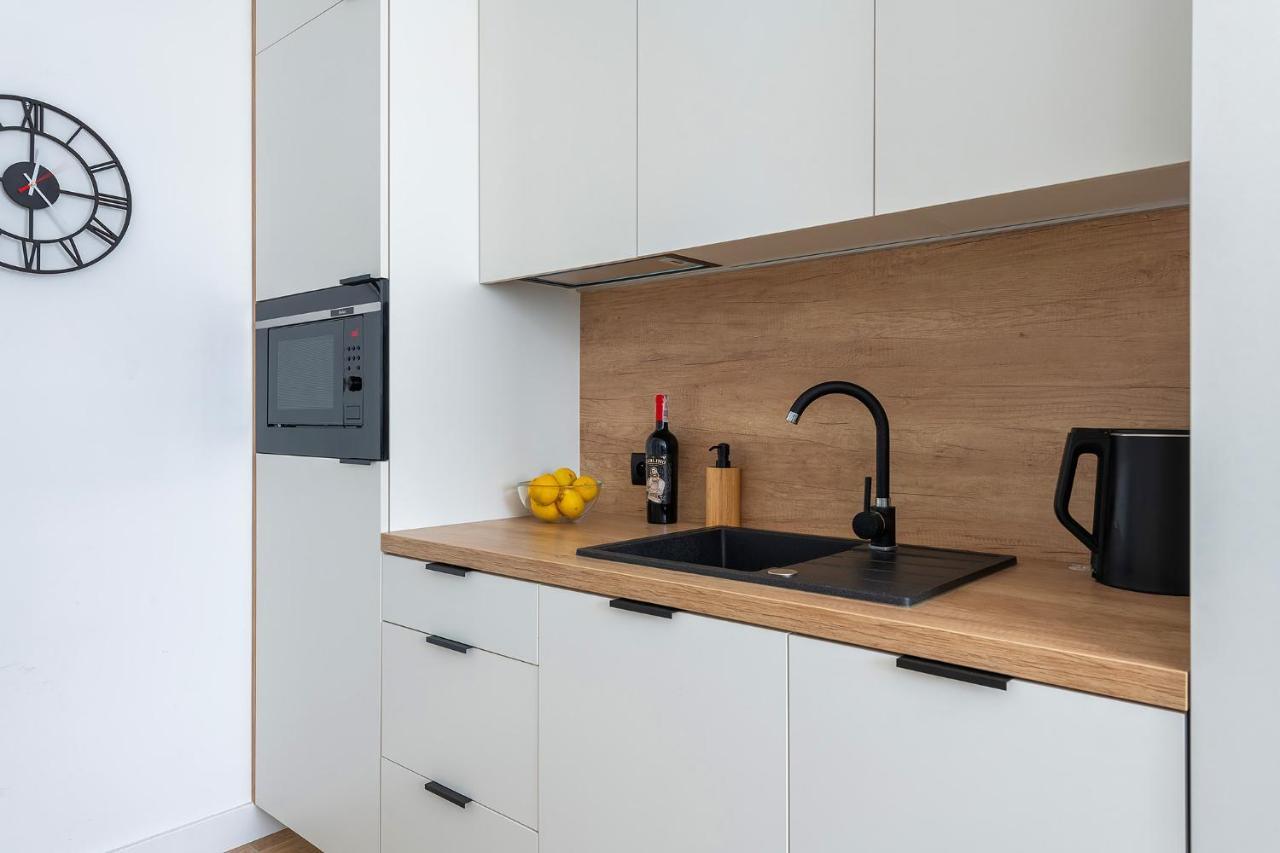Sliska 3 - Studio - 100M Od Zlotych Tarasow Oraz 200M Od Dworca Centralnego, Piekny Widok Na Panorame Warszawy - Wifi - Smart Tv 55 Cali - Better Rental Warsaw Luaran gambar